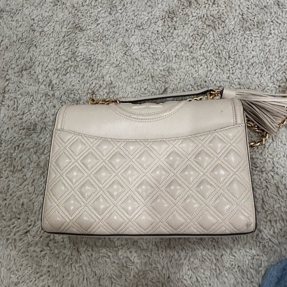Tory Burch Quilted Fleming - Chic Cream Shoulder Bag with Gold Chain - Picture 3 of 6
